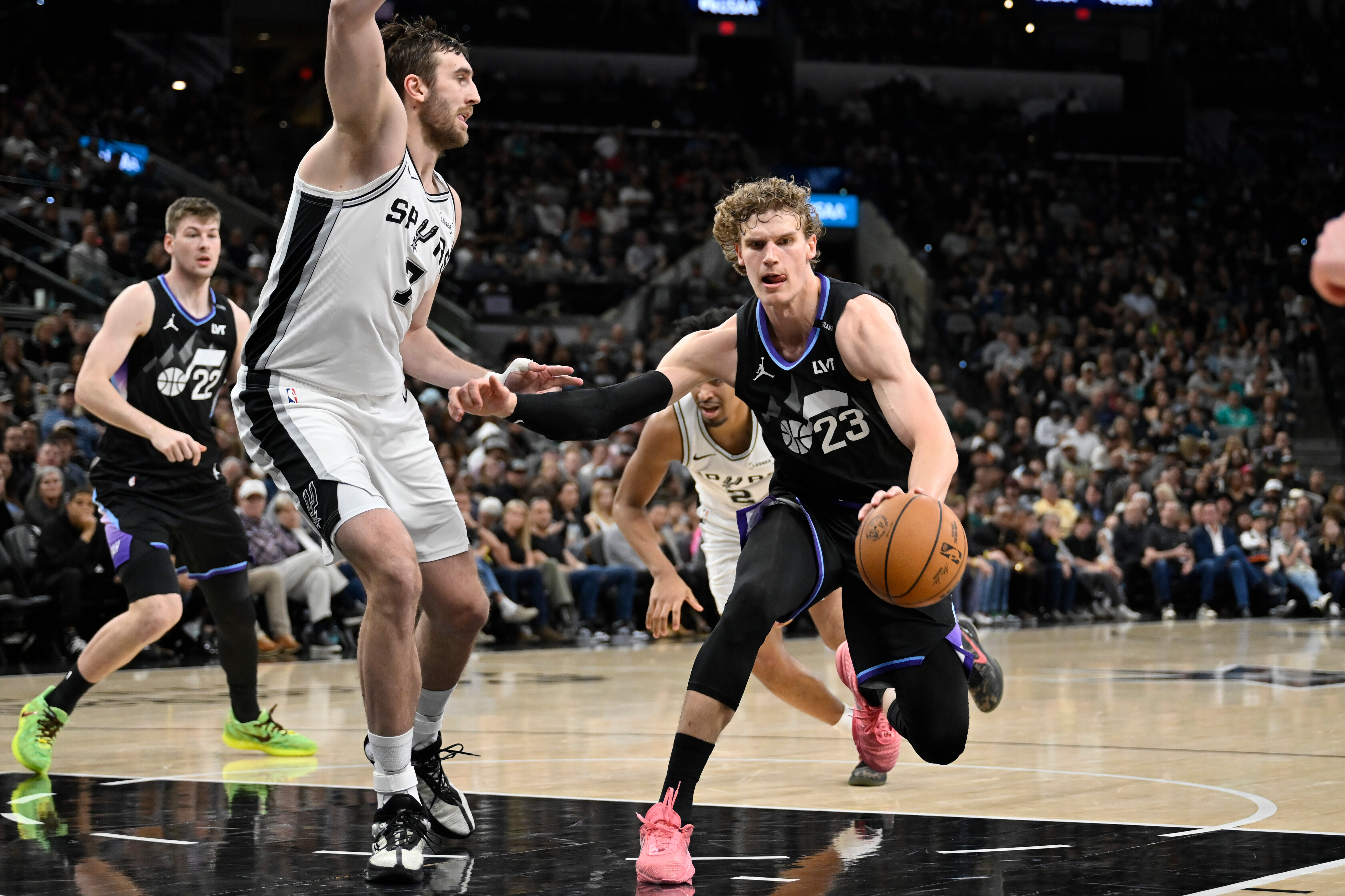 2027 NBA Mock Draft Hints at Spurs Making Trade