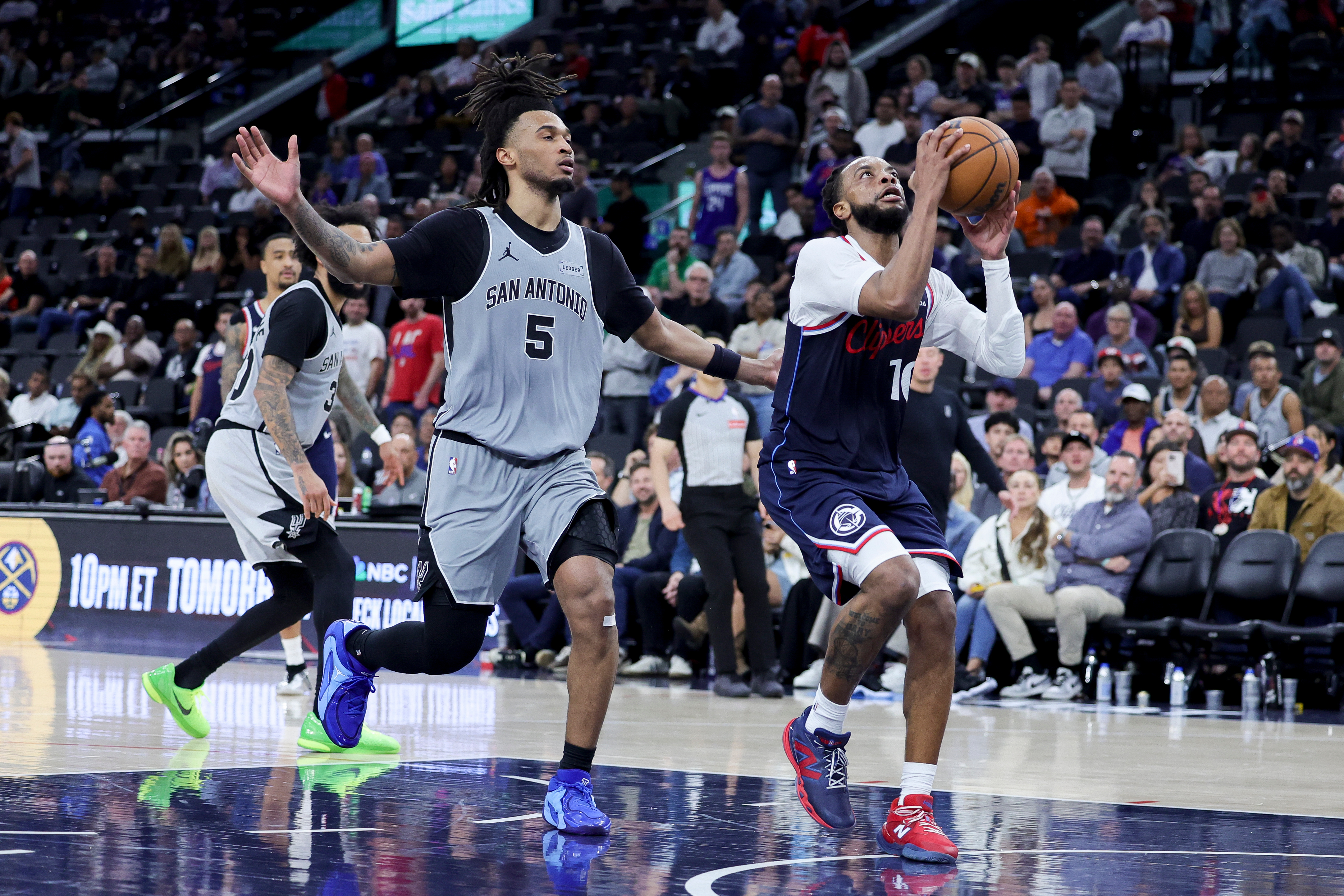 Los Angeles Clippers guard Darius Garland, right, shoots against San Antonio Spurs guard Stephon Castle during the second half of an NBA basketball game Monday, March 16, 2026, in Inglewood, Calif. (AP Photo/Ryan Sun)
